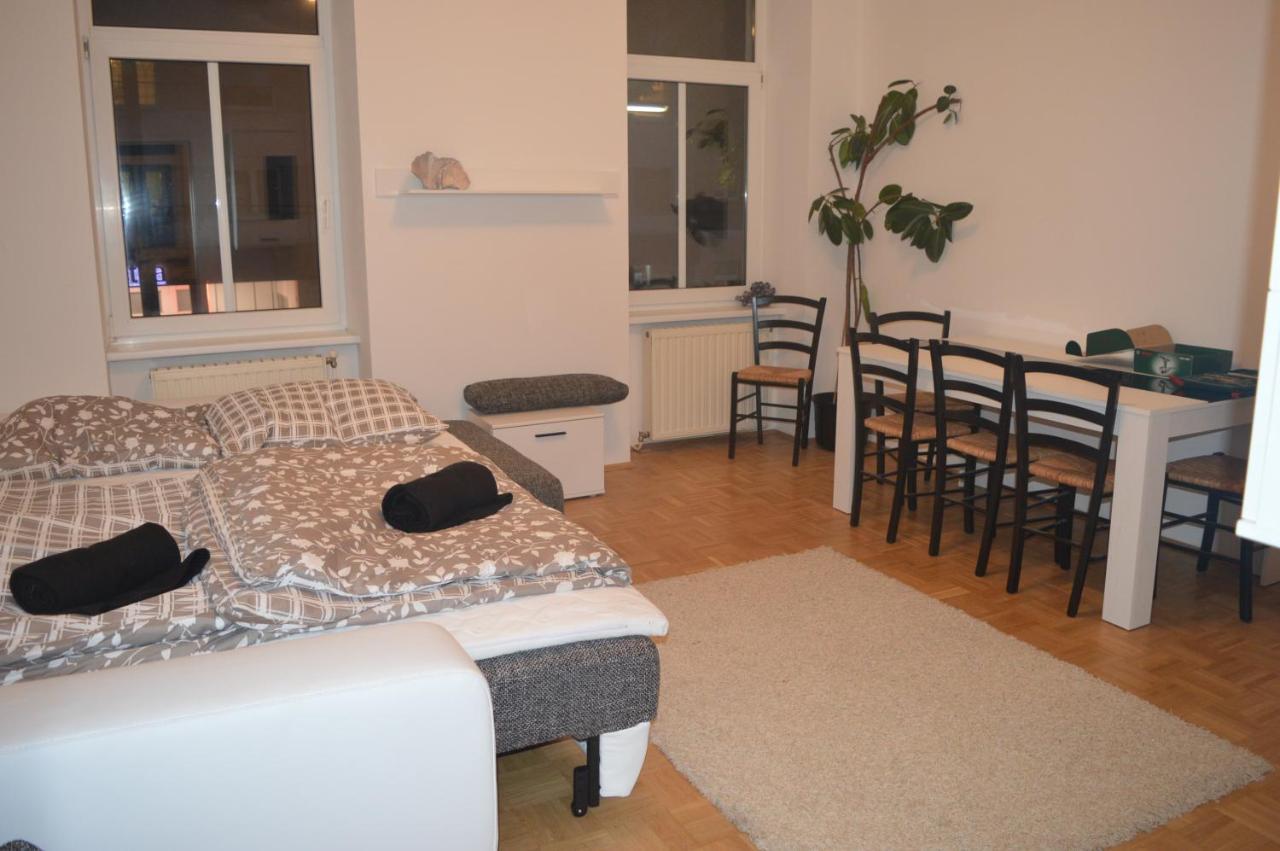Nette Altbauwohnung Nur 10 Min Von Der City Вена Экстерьер фото